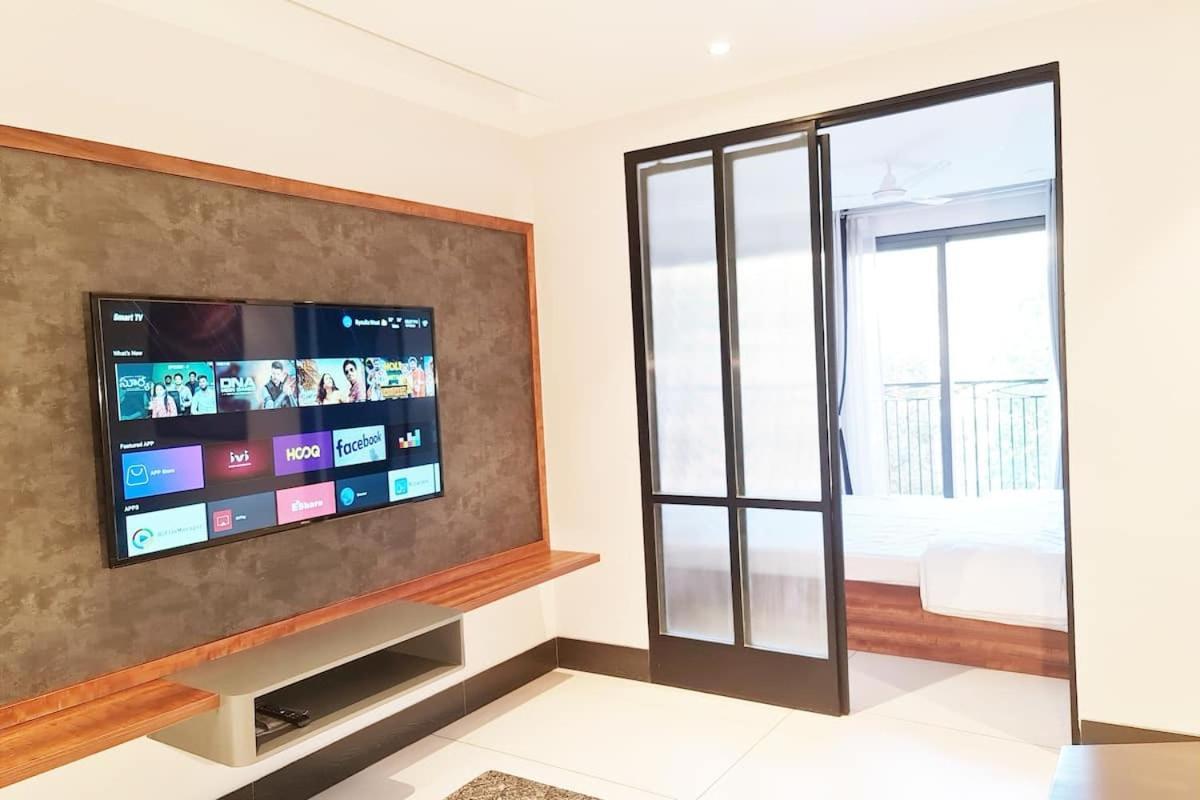 Apt# One-Four-Two - With Lift - High Speed Wifi - Smart Tv Új-Delhi Kültér fotó